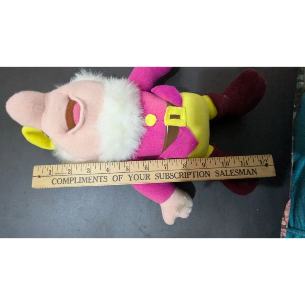 Disney Snow White Seven Dwarfs Happy Plush 12 Inch Stuffed Toy‎ Pink Yellow Hat